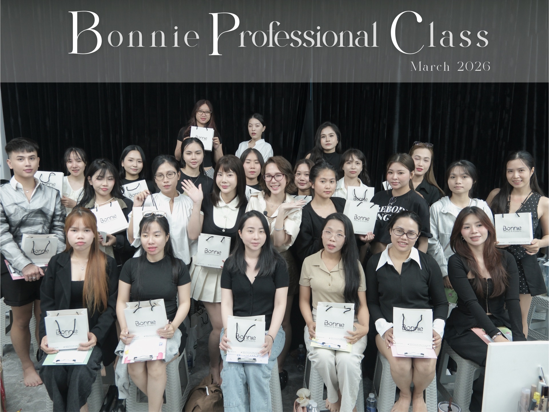 Học viên khoá Bonnie Professional Class trong buổi tổng kết tại Học viện